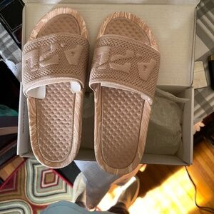 Women’s athletic slide sandals